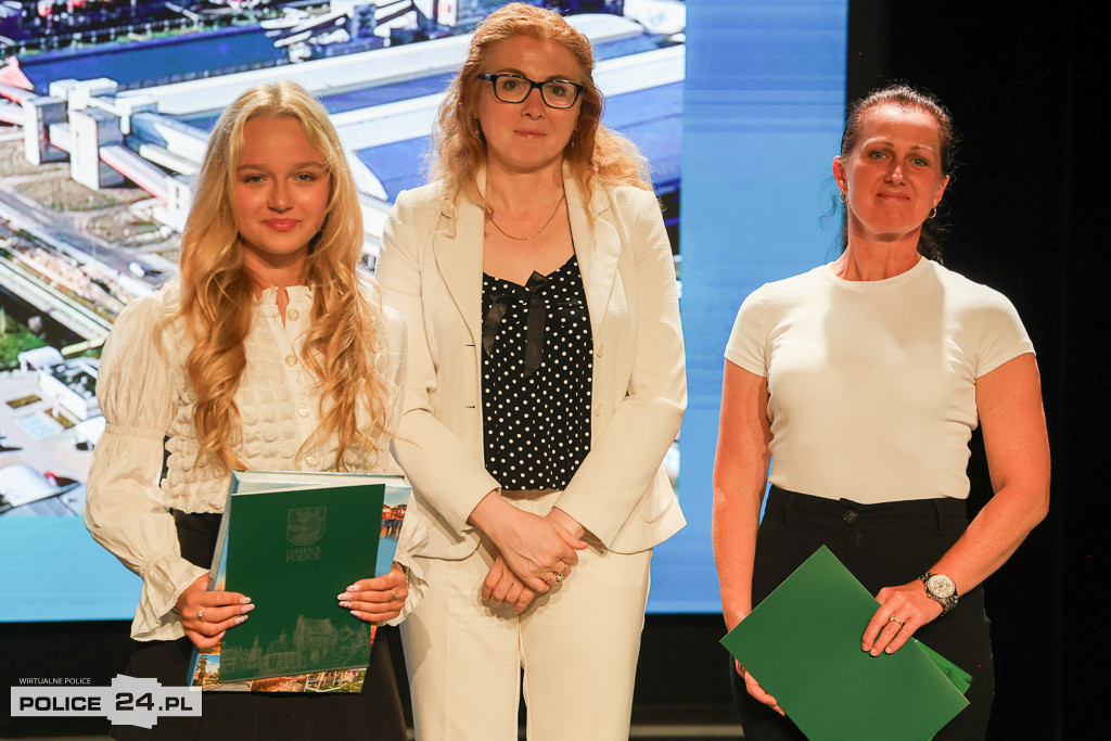 Nagrody dla laureatów konkursów przedmiotowych w gminie Police