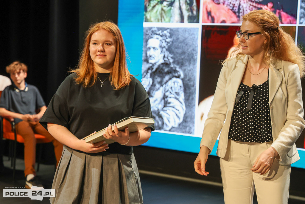 Nagrody dla laureatów konkursów przedmiotowych w gminie Police