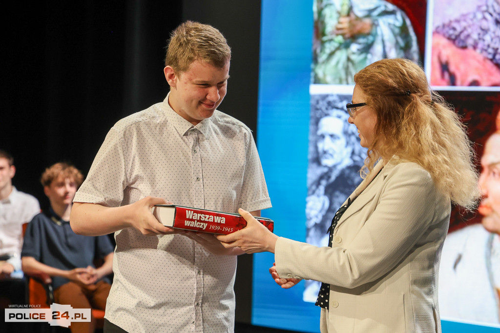 Nagrody dla laureatów konkursów przedmiotowych w gminie Police