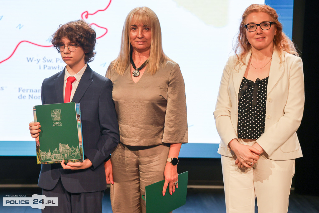 Nagrody dla laureatów konkursów przedmiotowych w gminie Police
