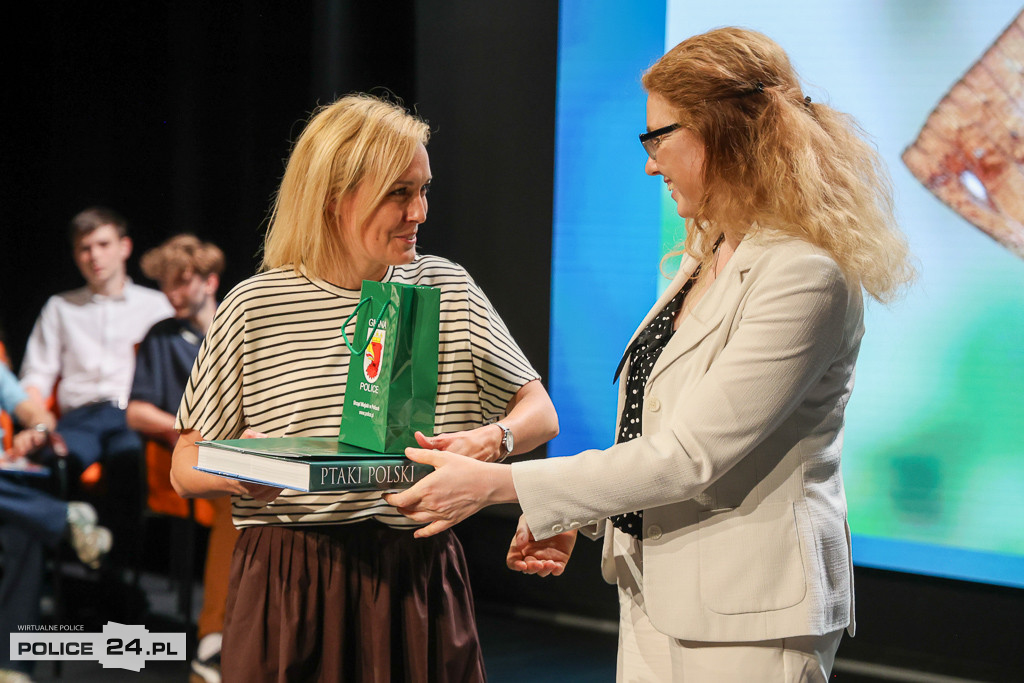 Nagrody dla laureatów konkursów przedmiotowych w gminie Police