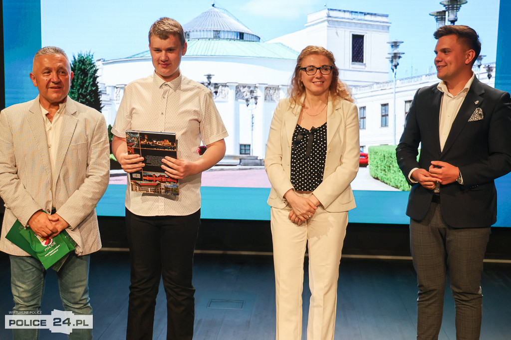 Nagrody dla laureatów konkursów przedmiotowych w gminie Police