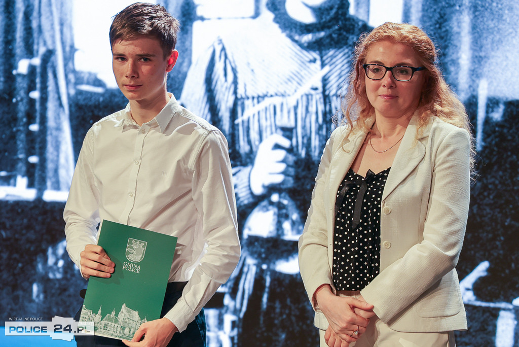 Nagrody dla laureatów konkursów przedmiotowych w gminie Police