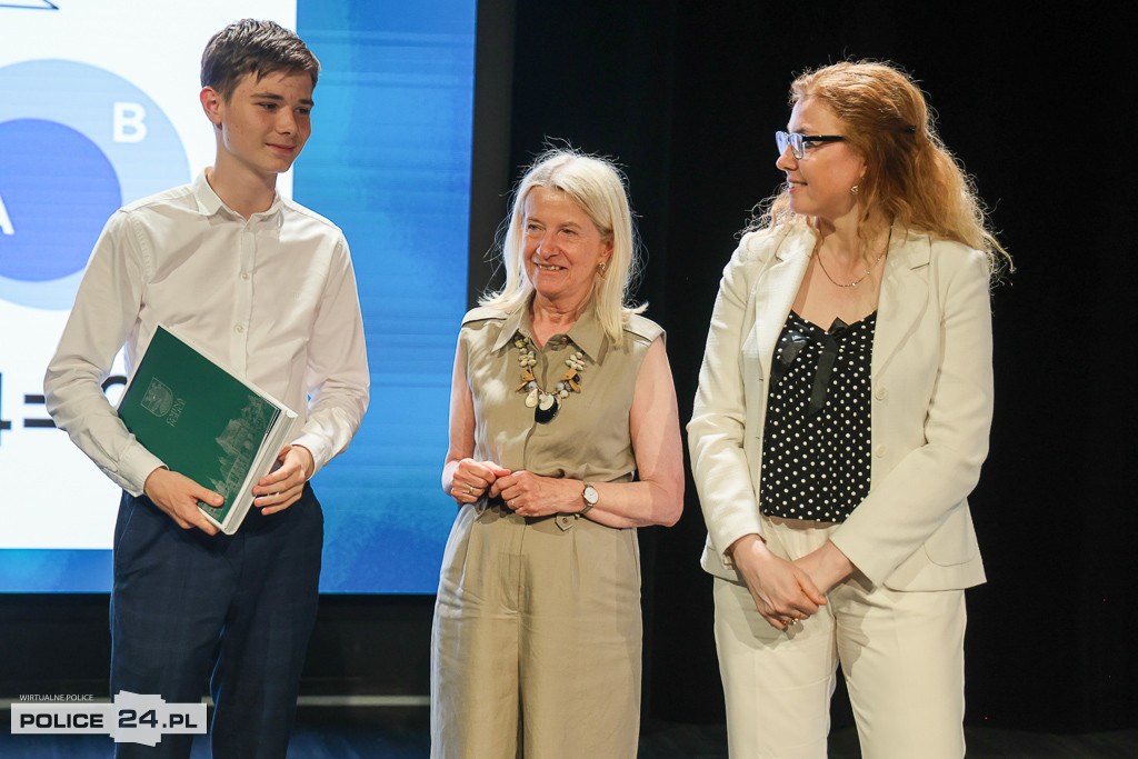 Nagrody dla laureatów konkursów przedmiotowych w gminie Police