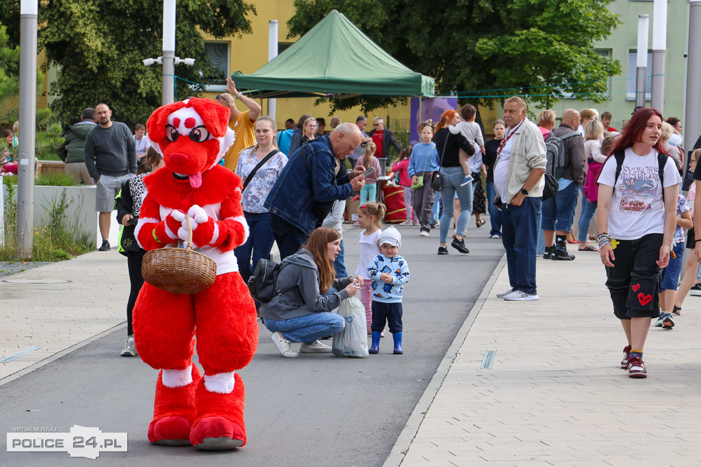 Kolorowe powitanie wakacji w Policach! Festyn, uśmiechy i pomoc dla Adasia