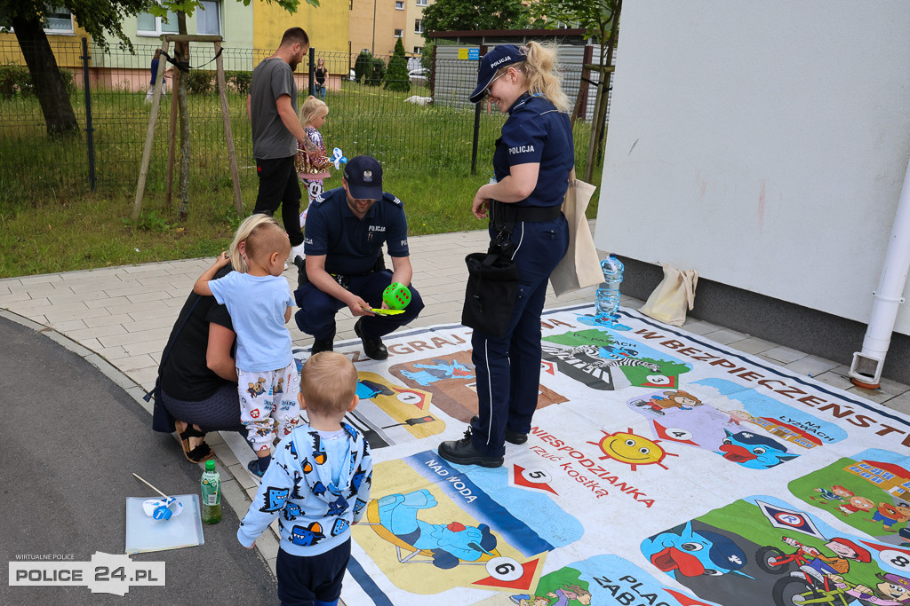 Kolorowe powitanie wakacji w Policach! Festyn, uśmiechy i pomoc dla Adasia