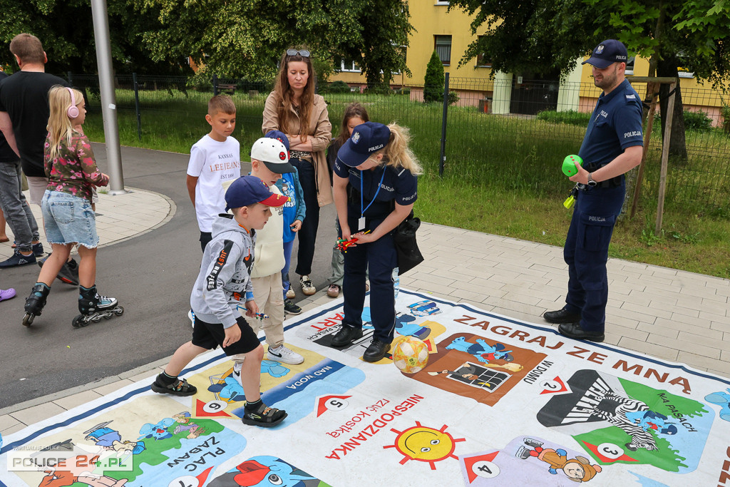 Kolorowe powitanie wakacji w Policach! Festyn, uśmiechy i pomoc dla Adasia