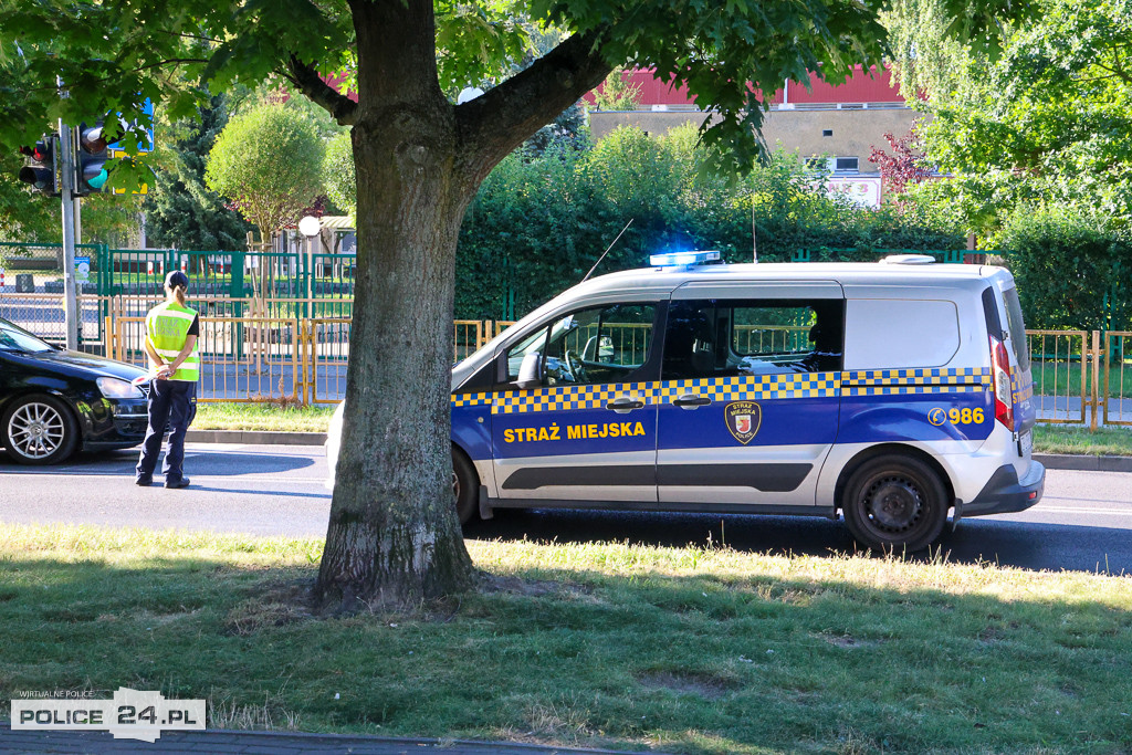 Zderzenie motocykla z osobówką na ul. Piaskowej w Policach