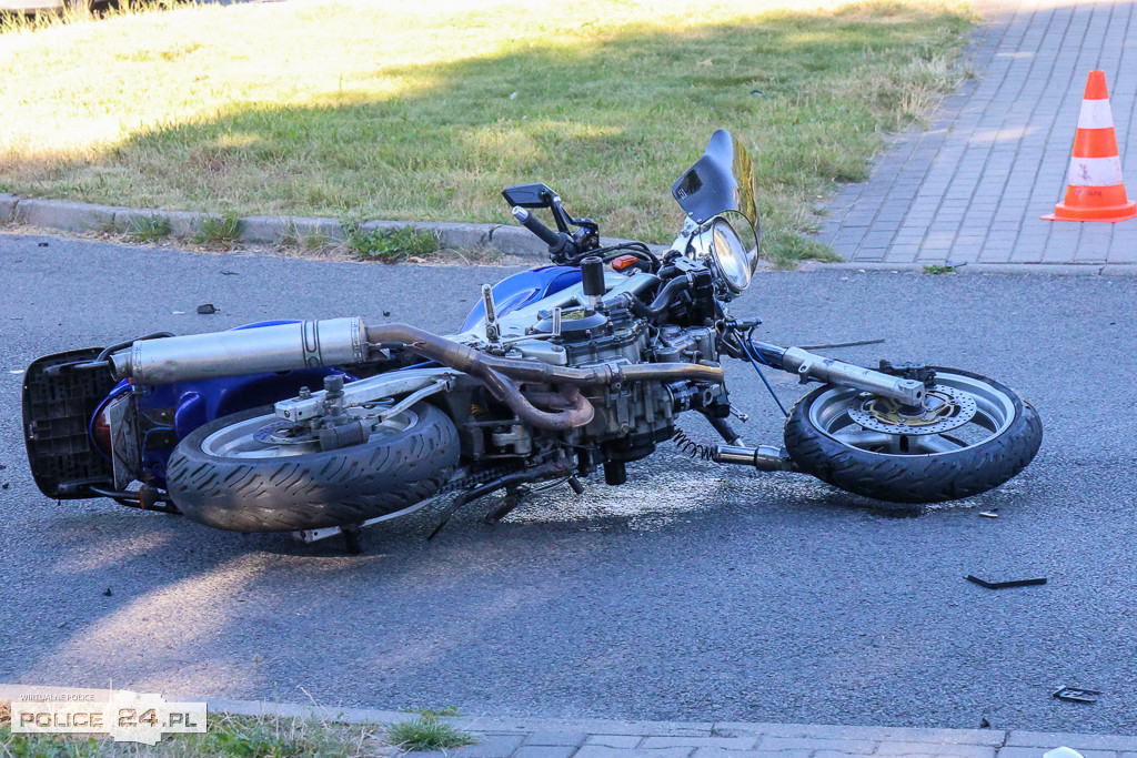 Zderzenie motocykla z osobówką na ul. Piaskowej w Policach