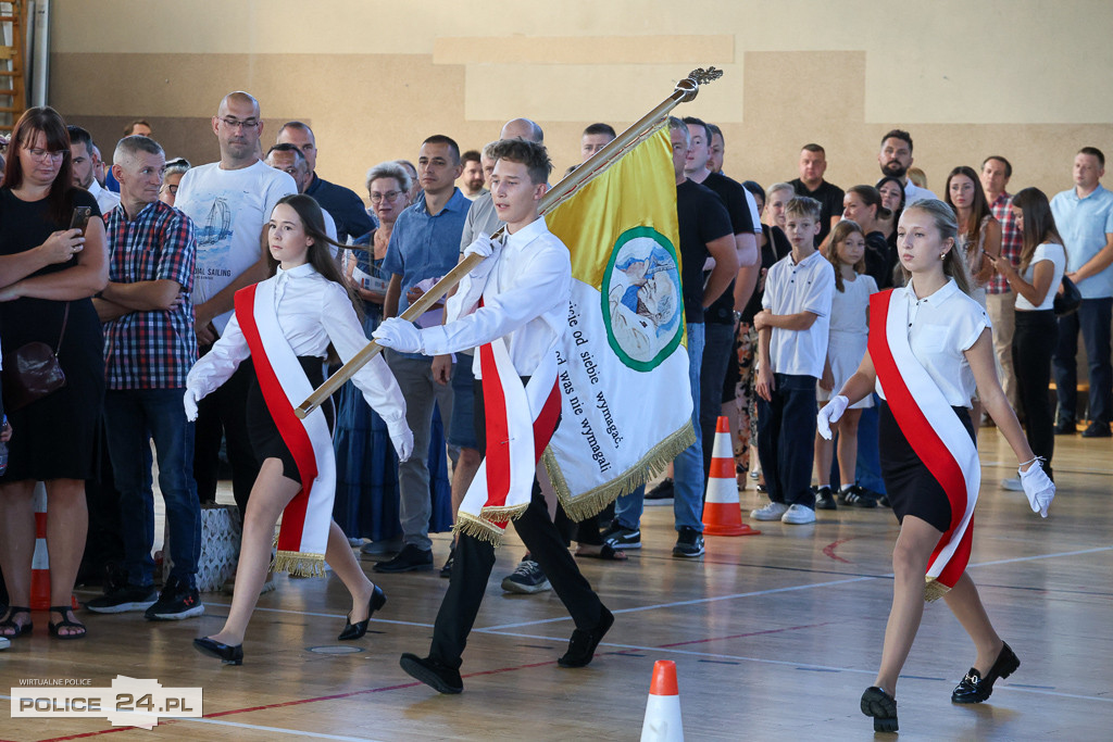 Rozpoczęcie roku szkolnego w SP 8 w Policach