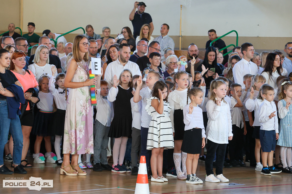 Rozpoczęcie roku szkolnego w SP 8 w Policach