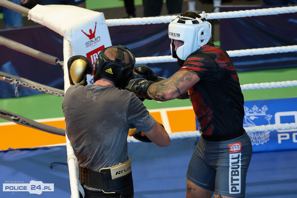 Boks Przeciwko Uzależnieniom w Policach