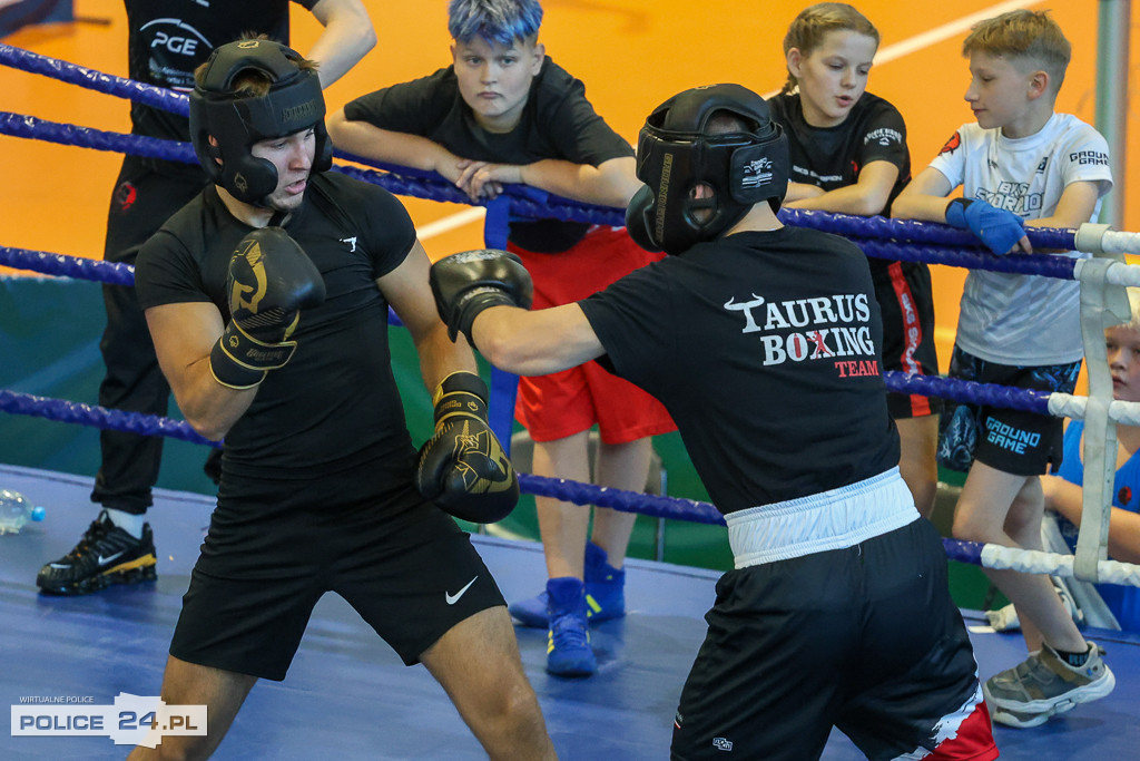 Boks Przeciwko Uzależnieniom w Policach
