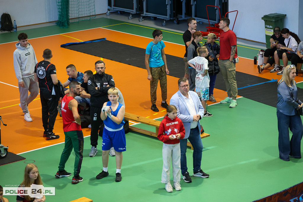 Boks Przeciwko Uzależnieniom w Policach