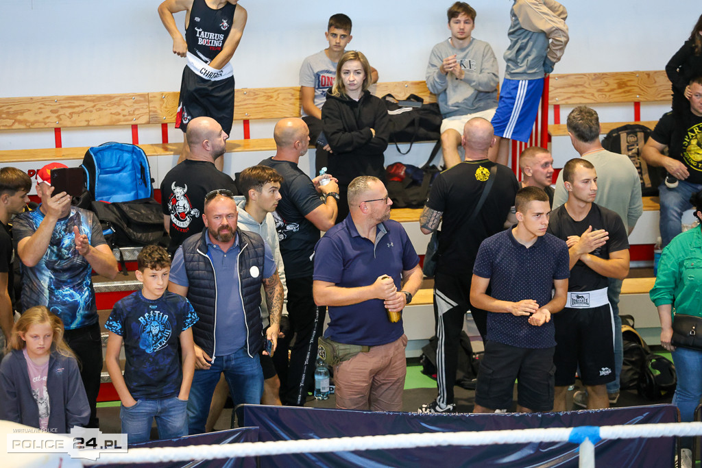 Boks Przeciwko Uzależnieniom w Policach