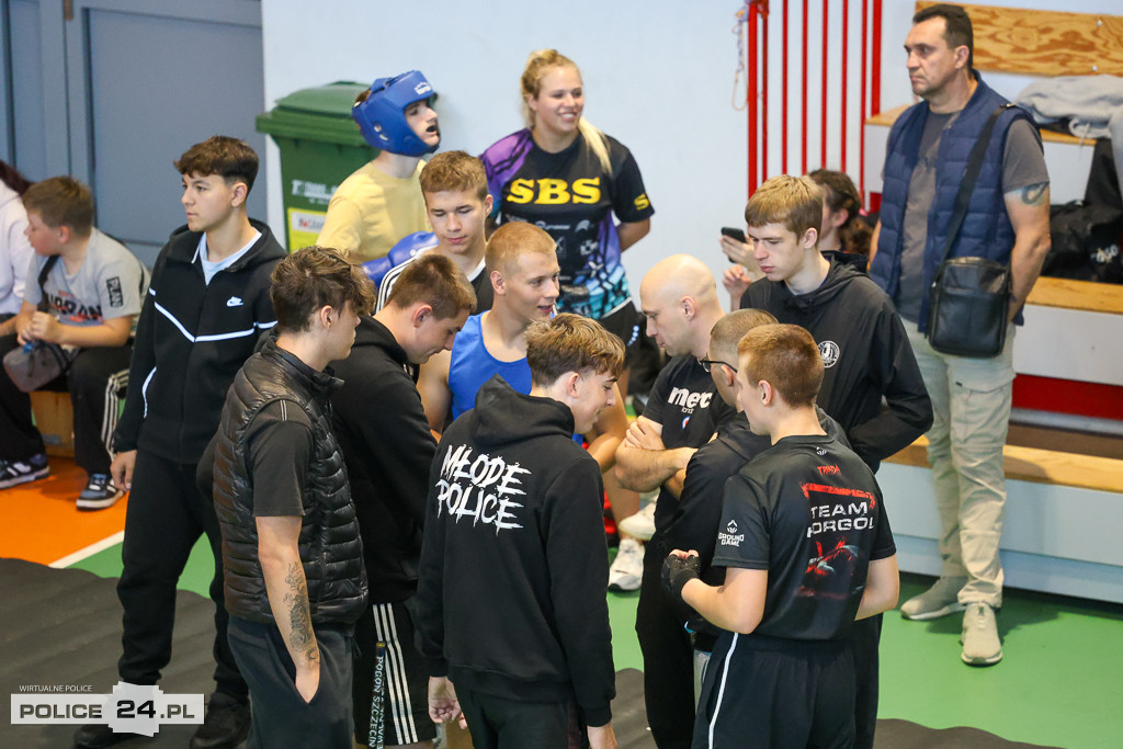 Boks Przeciwko Uzależnieniom w Policach