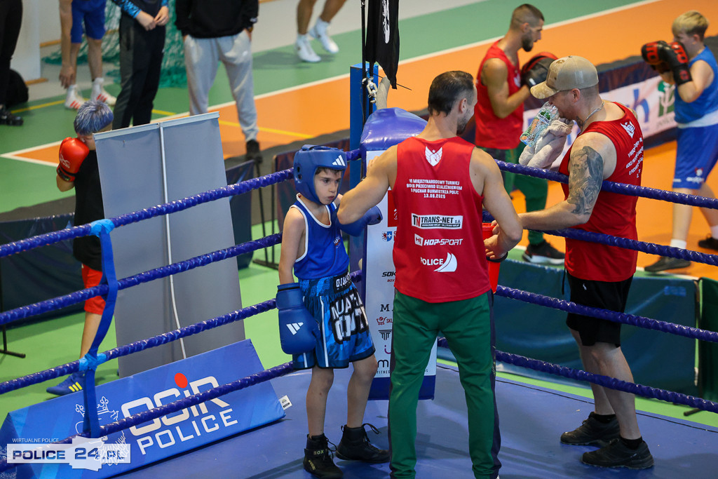 Boks Przeciwko Uzależnieniom w Policach