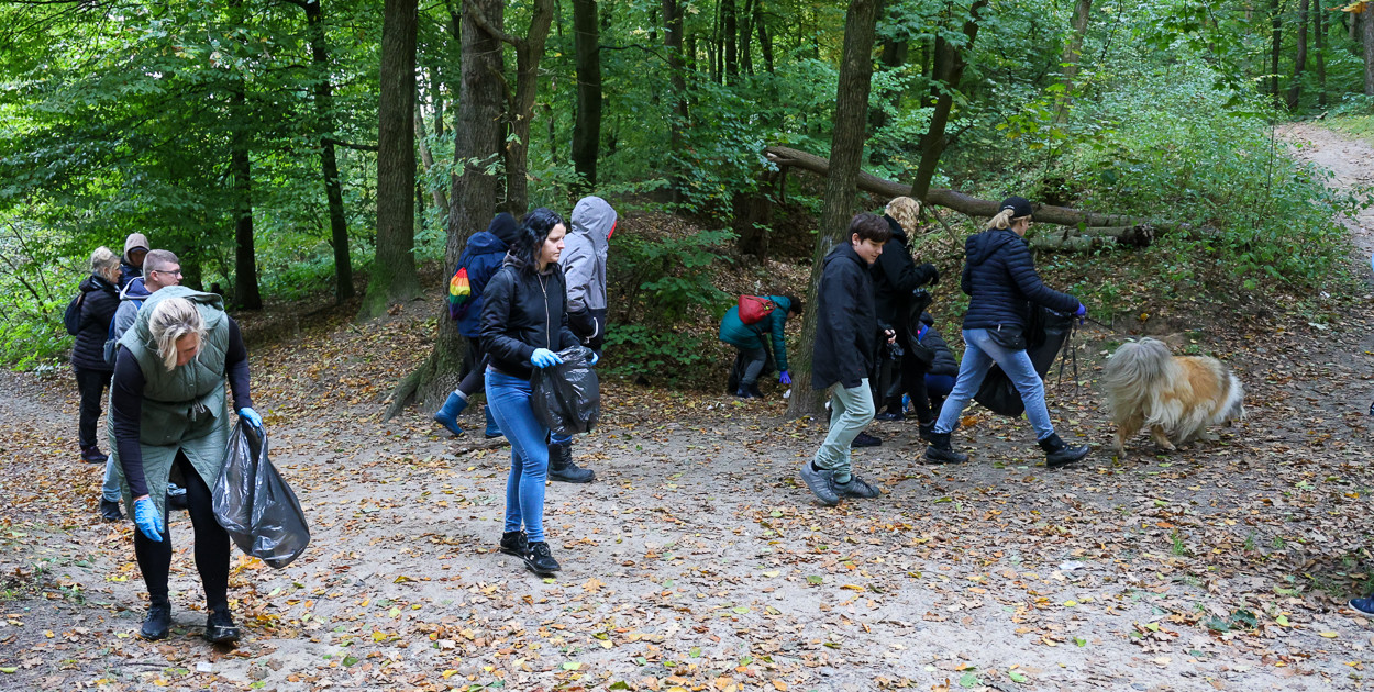 W Policach sprzątali las