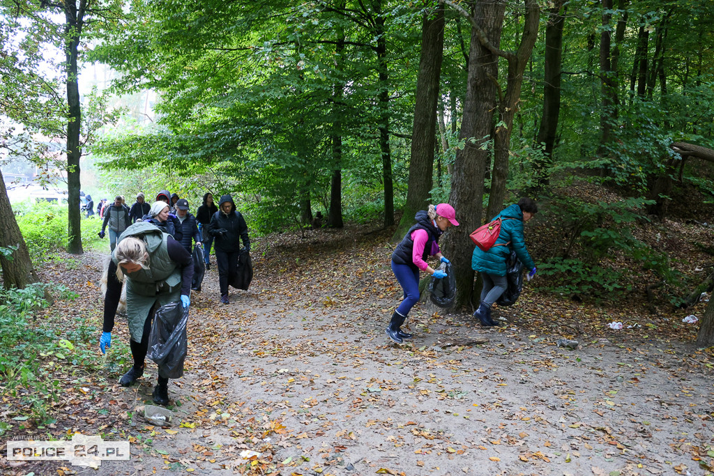 W Policach sprzątali las