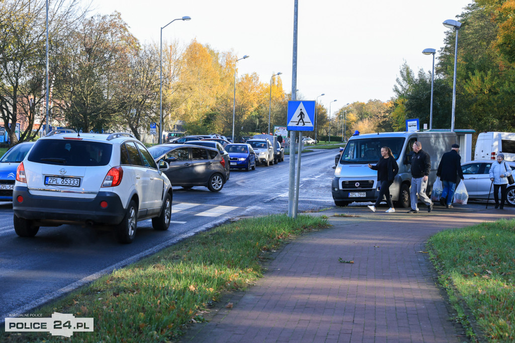 Wzmożony ruch przy polickiej nekropolii