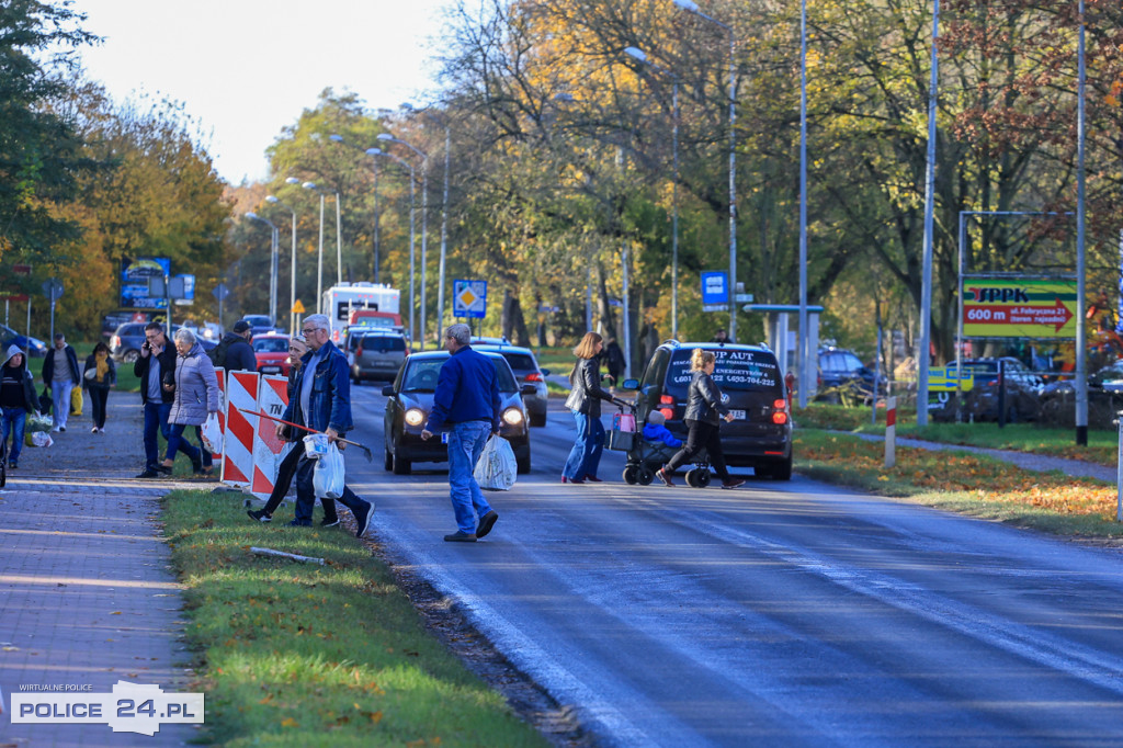 Wzmożony ruch przy polickiej nekropolii