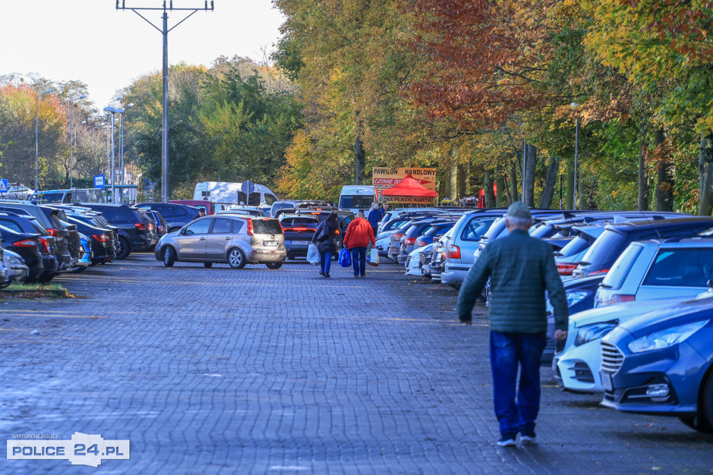Wzmożony ruch przy polickiej nekropolii