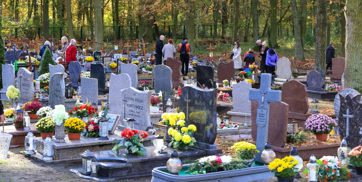 Ostatnie porządki, przyozdabianie grobów