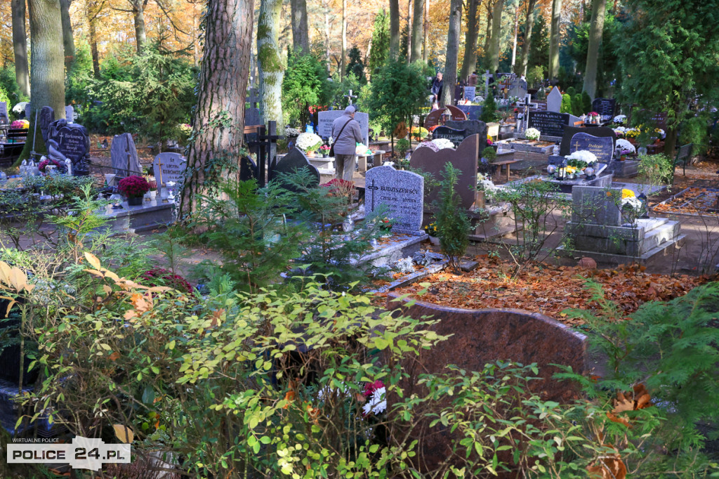 Ostatnie porządki, przyozdabianie grobów