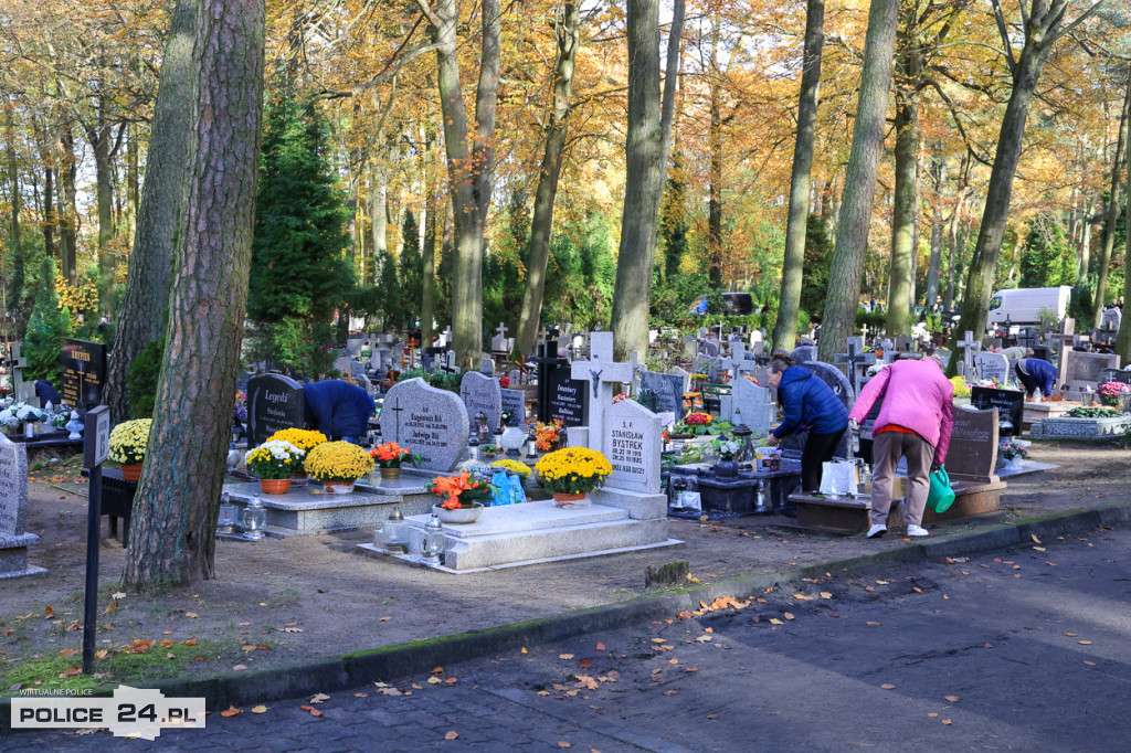 Ostatnie porządki, przyozdabianie grobów