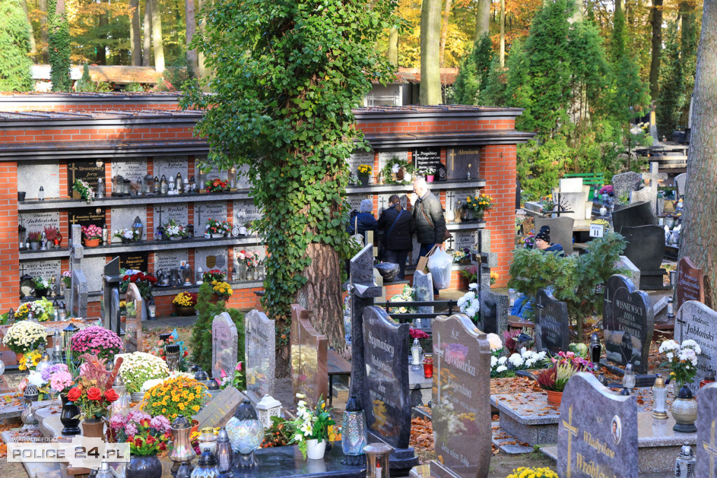 Ostatnie porządki, przyozdabianie grobów