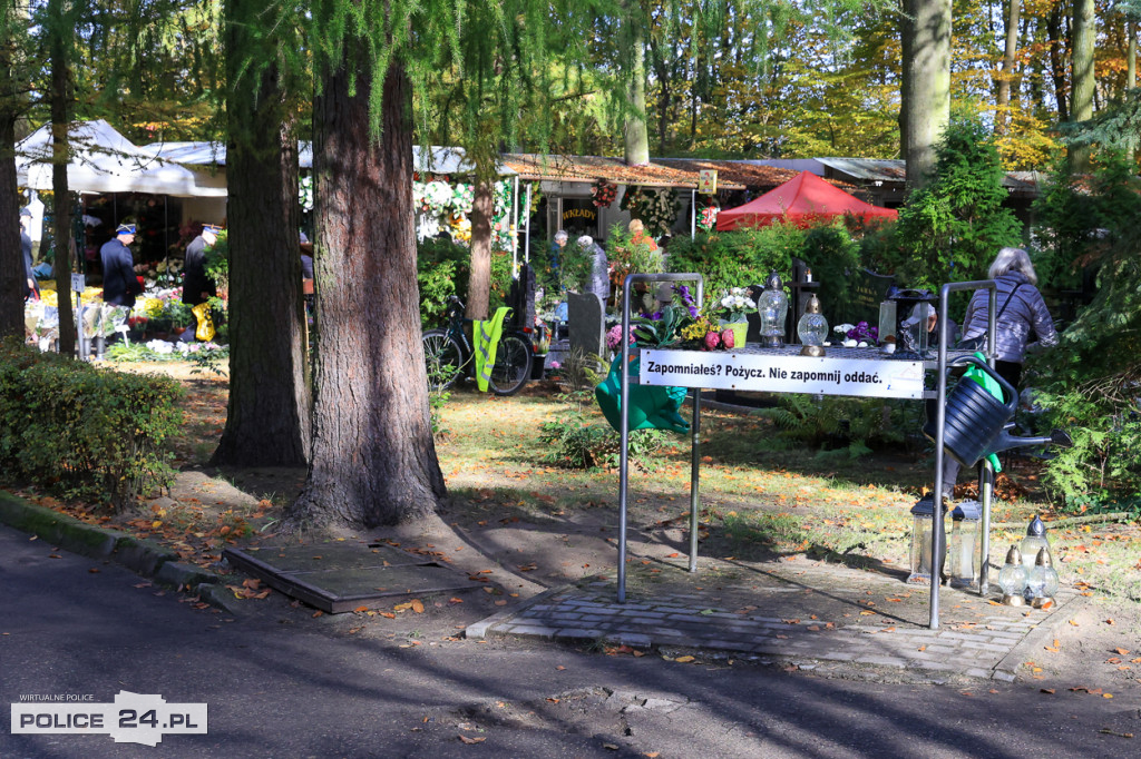 Ostatnie porządki, przyozdabianie grobów