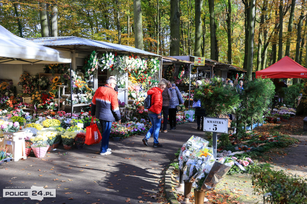 Ostatnie porządki, przyozdabianie grobów