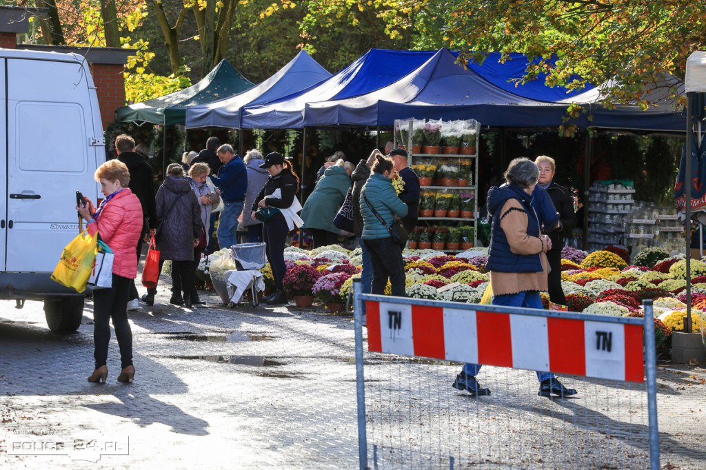 Ostatnie porządki, przyozdabianie grobów