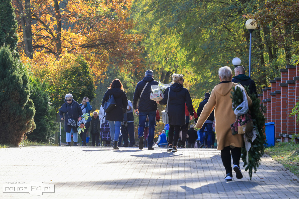 Ostatnie porządki, przyozdabianie grobów