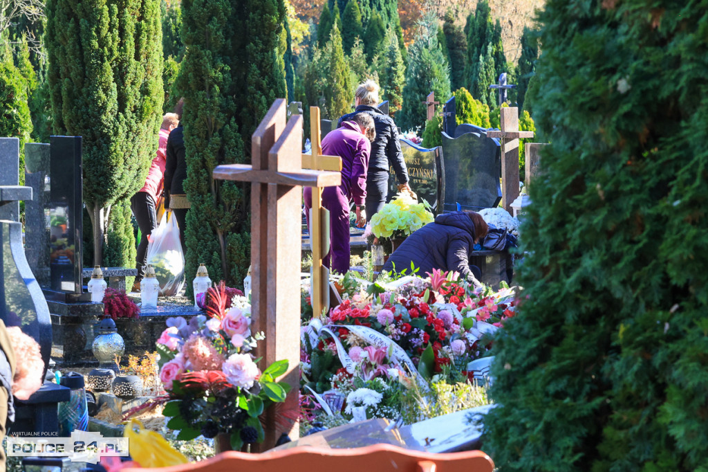 Ostatnie porządki, przyozdabianie grobów