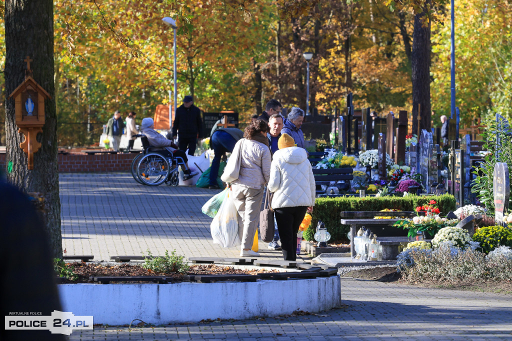 Ostatnie porządki, przyozdabianie grobów