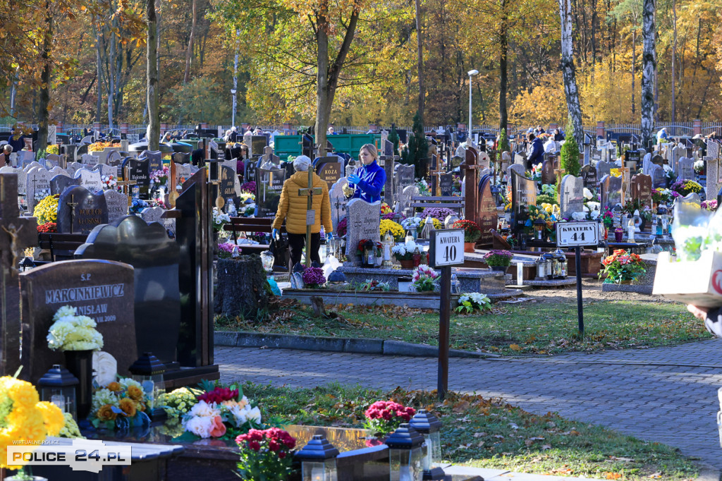 Ostatnie porządki, przyozdabianie grobów