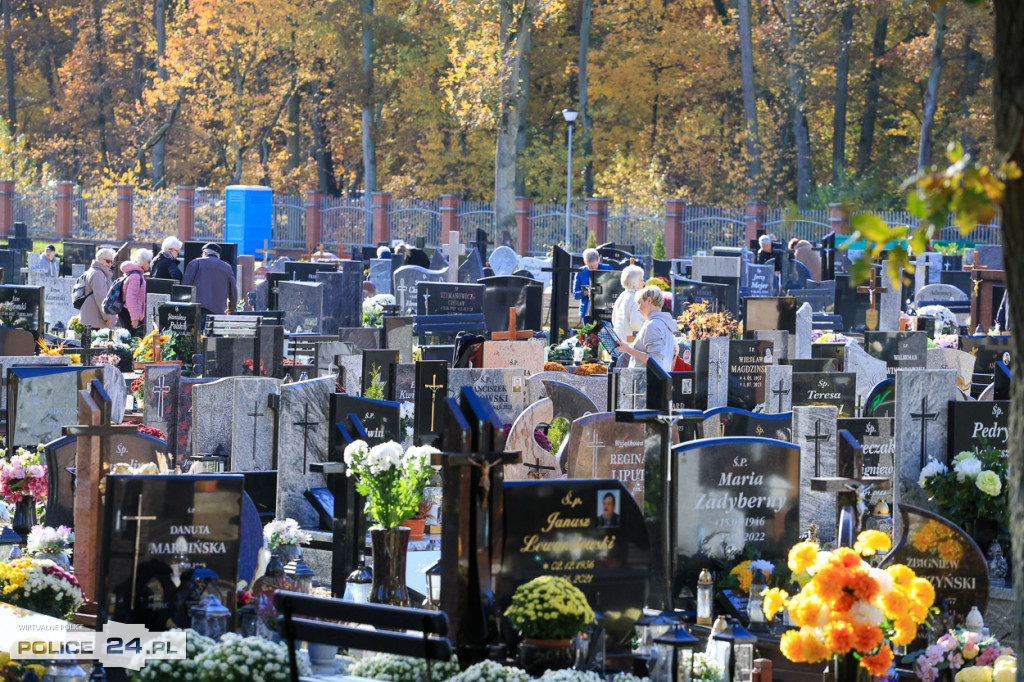 Ostatnie porządki, przyozdabianie grobów