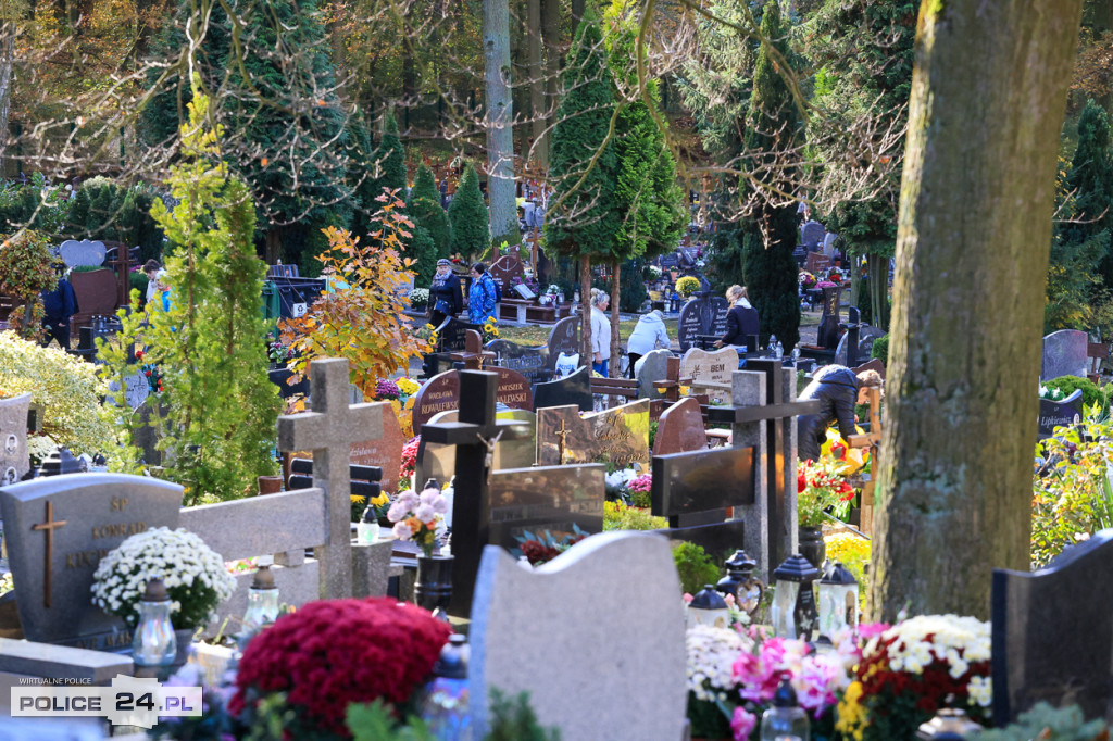 Ostatnie porządki, przyozdabianie grobów