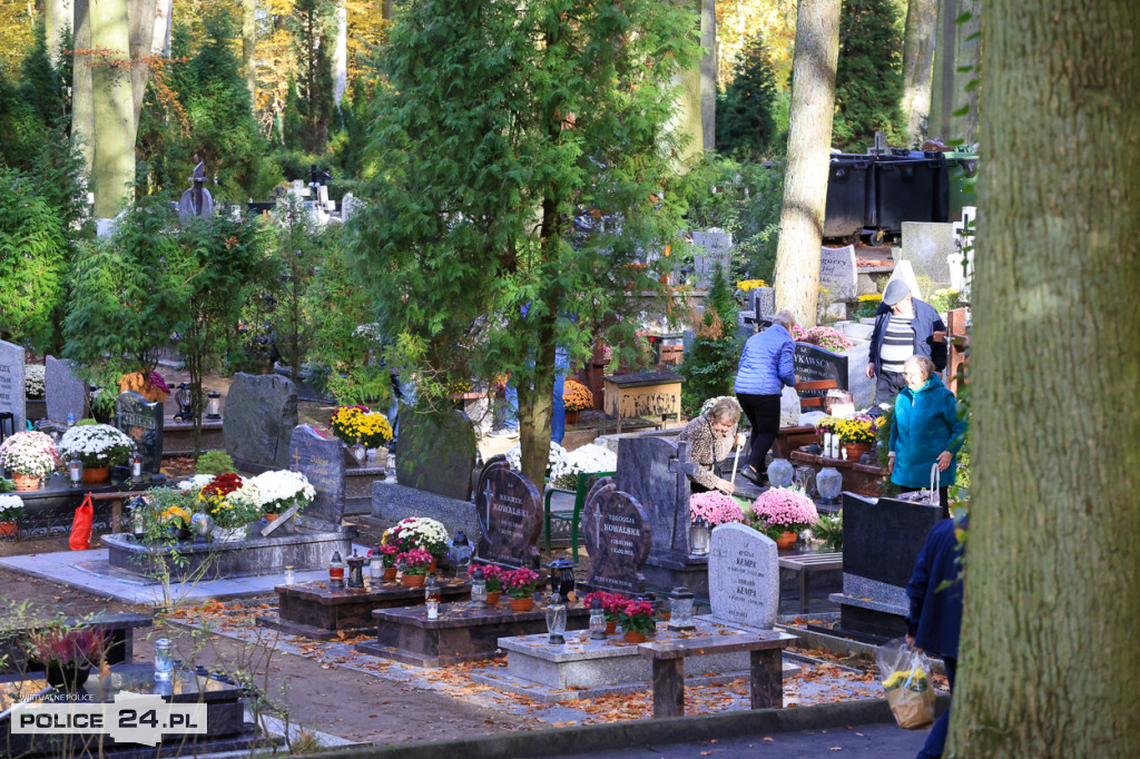 Ostatnie porządki, przyozdabianie grobów