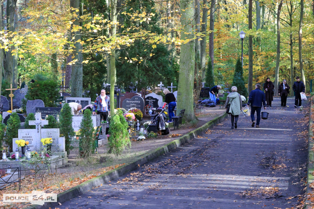 Ostatnie porządki, przyozdabianie grobów