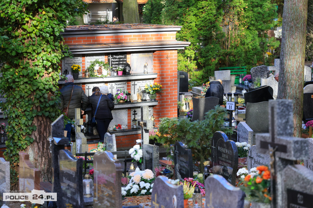 Ostatnie porządki, przyozdabianie grobów