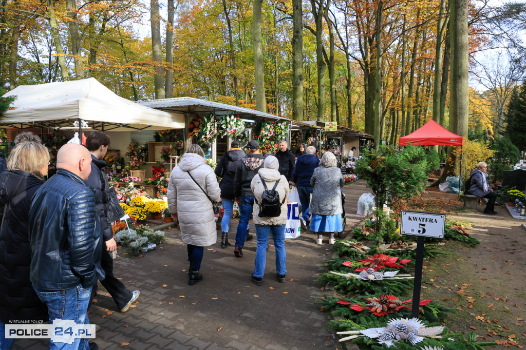 Wszystkich Świętych na polickim cmentarzu 