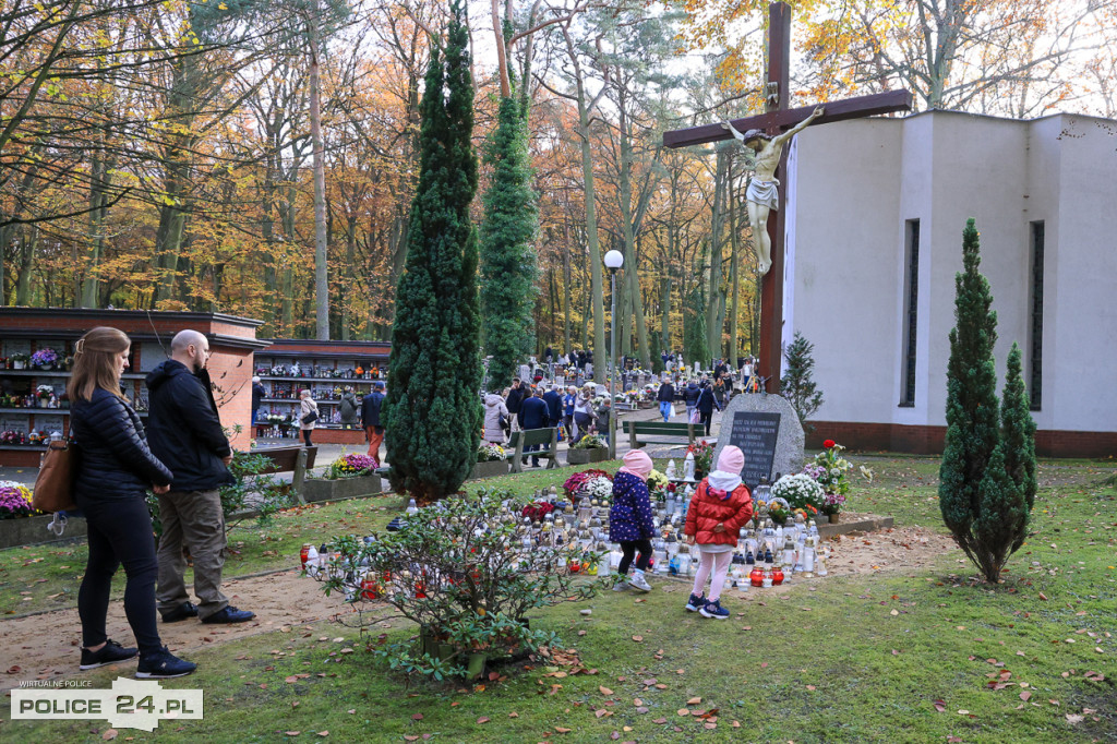 Wszystkich Świętych na polickim cmentarzu 