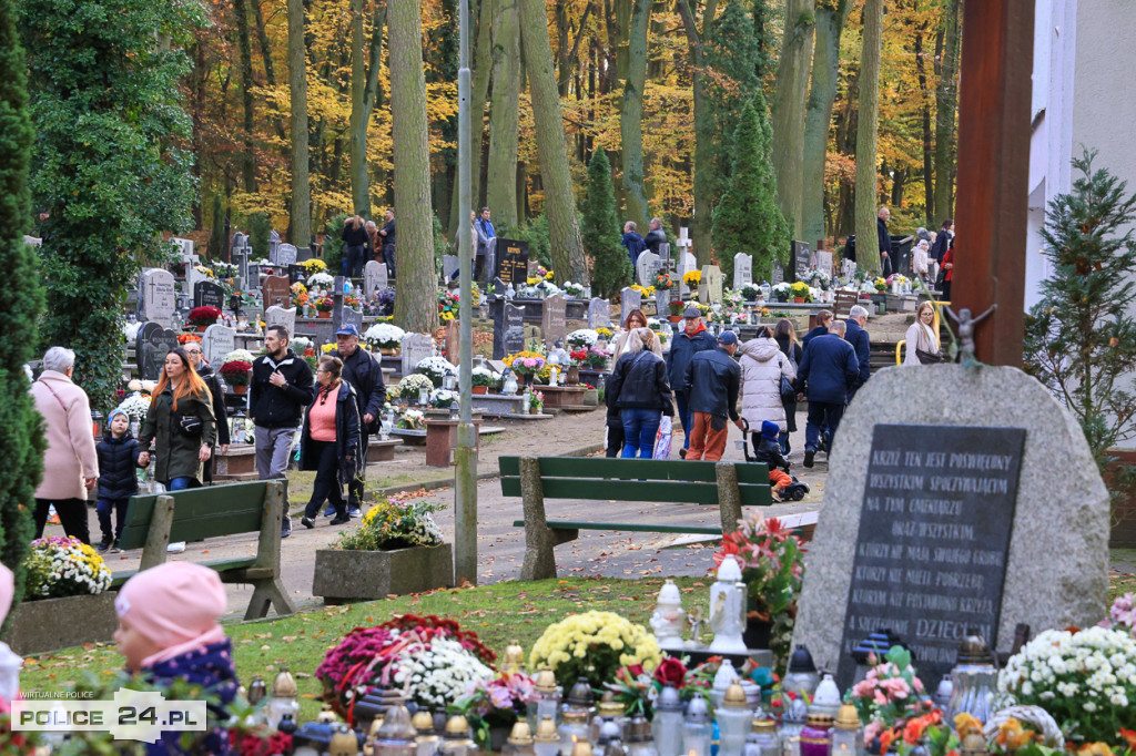 Wszystkich Świętych na polickim cmentarzu 