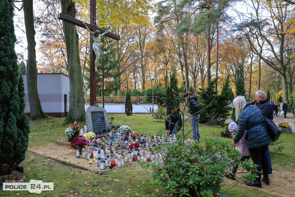 Wszystkich Świętych na polickim cmentarzu 