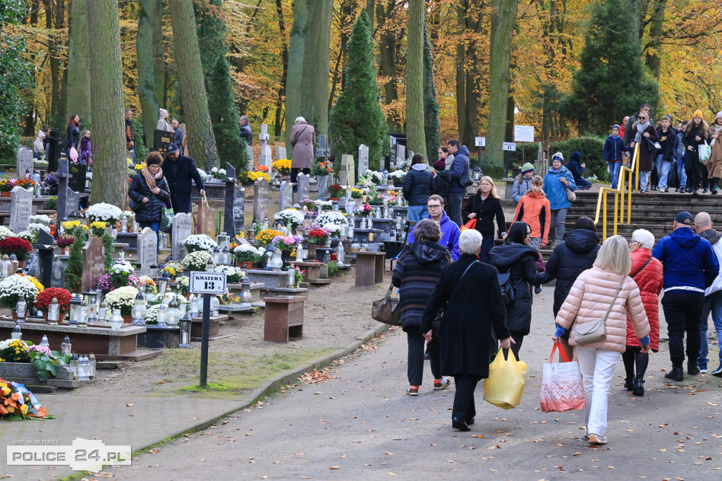 Wszystkich Świętych na polickim cmentarzu 