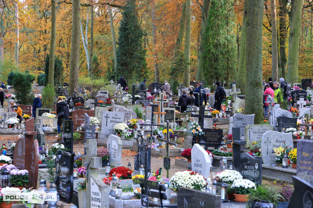 Wszystkich Świętych na polickim cmentarzu 