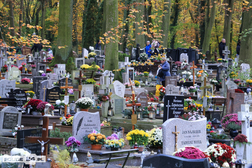 Wszystkich Świętych na polickim cmentarzu 