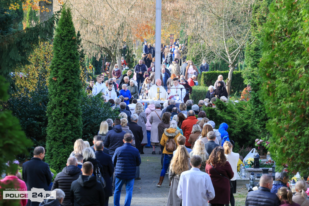Wszystkich Świętych na polickim cmentarzu 